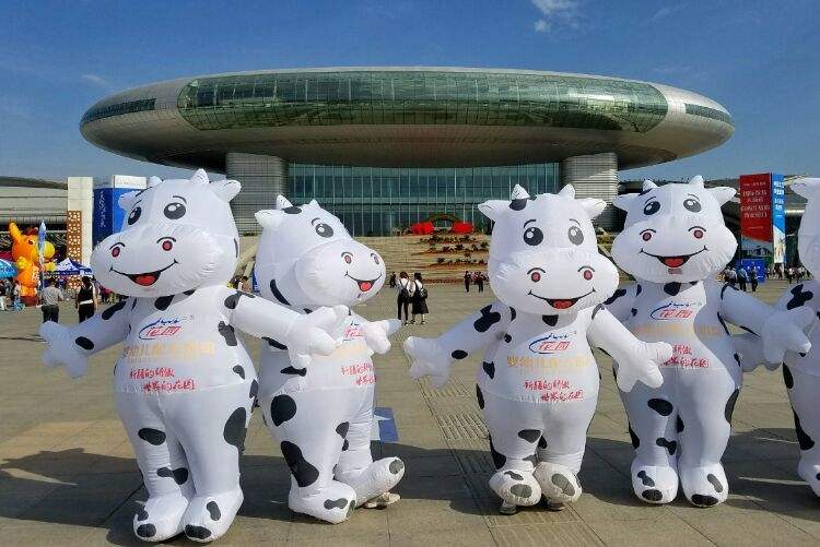 深圳充气奶牛吉祥物